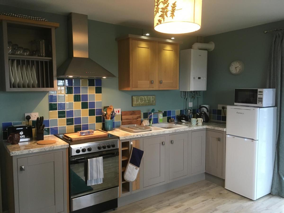 래넬리 Bronllys Farm Coastal Self-Catering 아파트 외부 사진