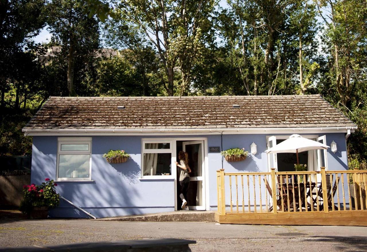 래넬리 Bronllys Farm Coastal Self-Catering 아파트 외부 사진