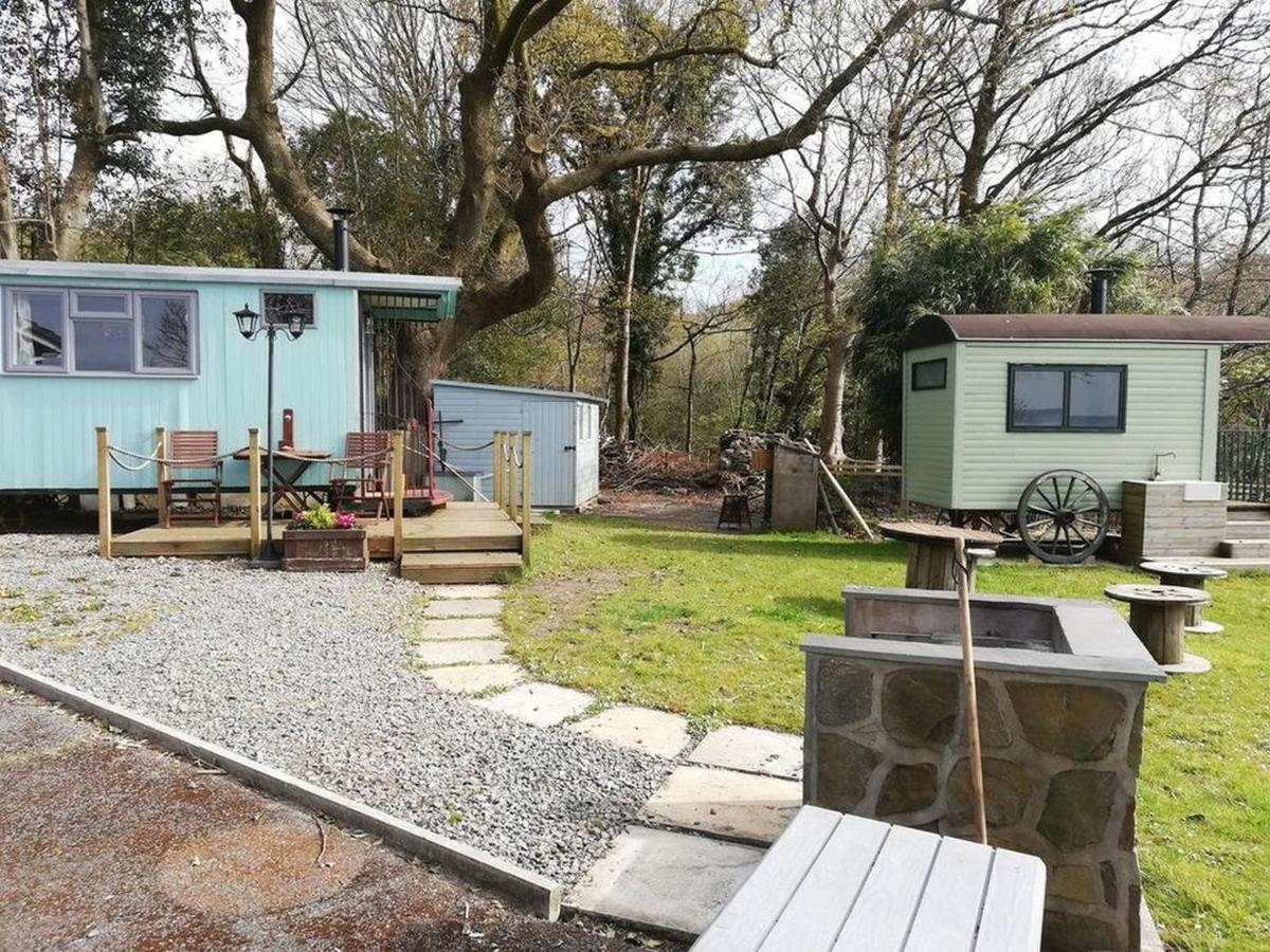 래넬리 Bronllys Farm Coastal Self-Catering 아파트 외부 사진