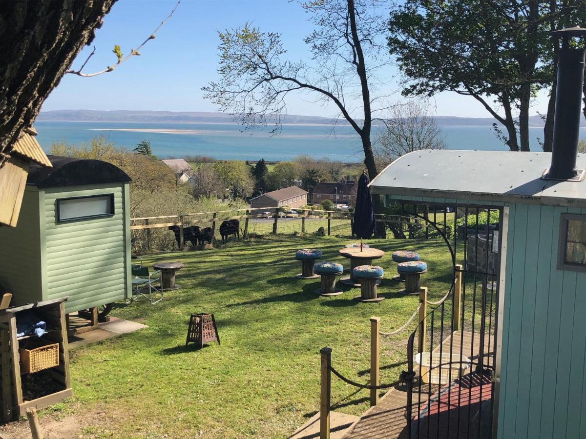 래넬리 Bronllys Farm Coastal Self-Catering 아파트 외부 사진