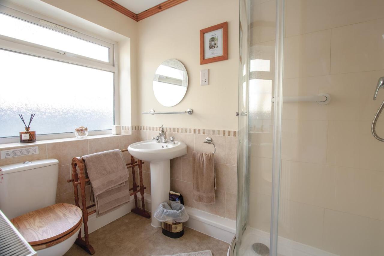 래넬리 Bronllys Farm Coastal Self-Catering 아파트 외부 사진
