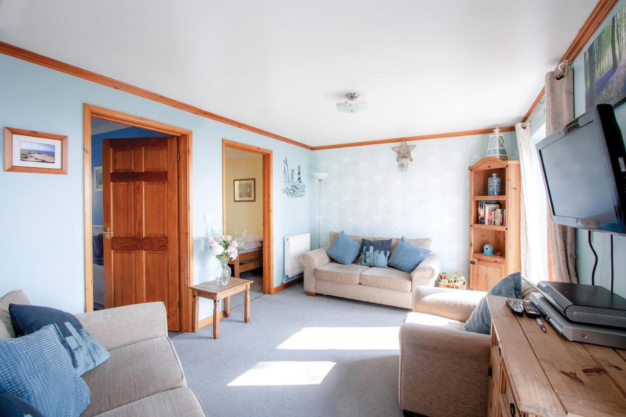 래넬리 Bronllys Farm Coastal Self-Catering 아파트 외부 사진