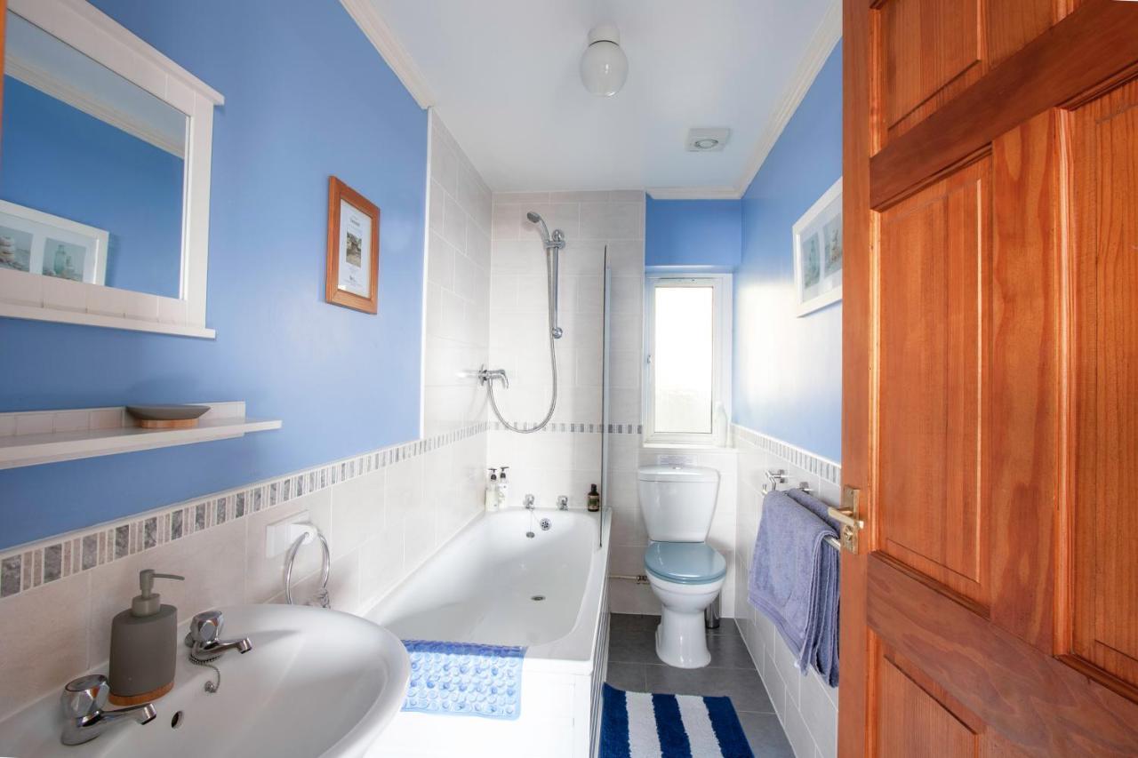 래넬리 Bronllys Farm Coastal Self-Catering 아파트 외부 사진
