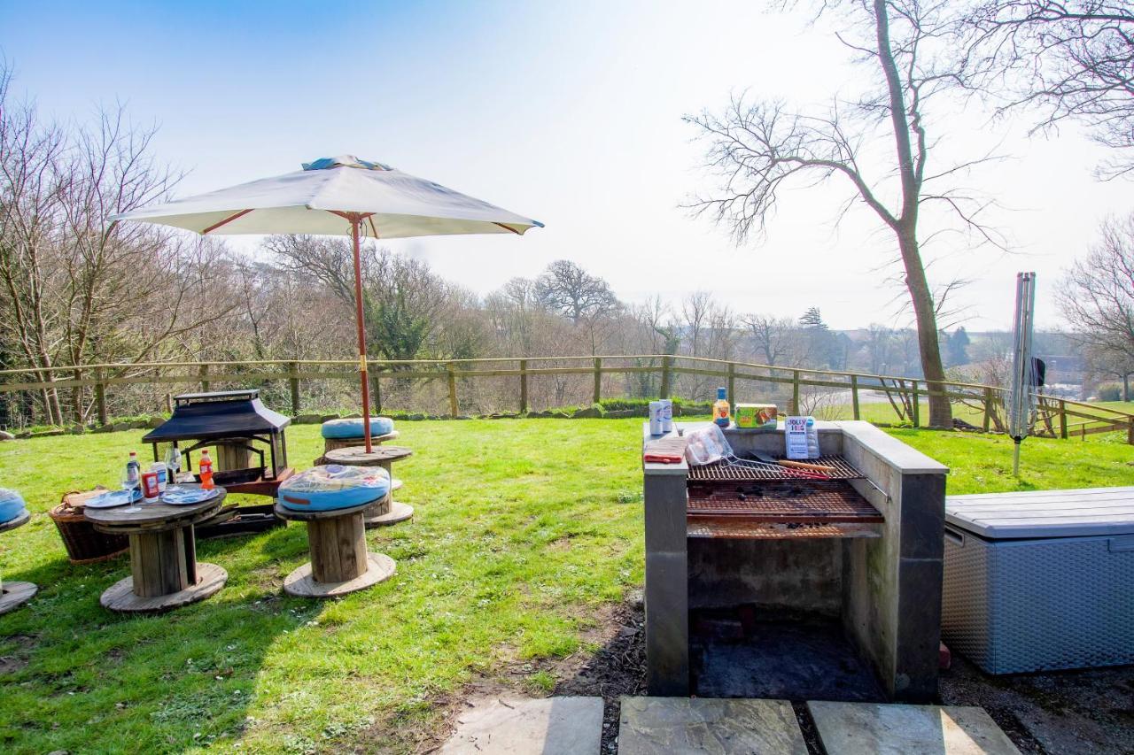 래넬리 Bronllys Farm Coastal Self-Catering 아파트 외부 사진