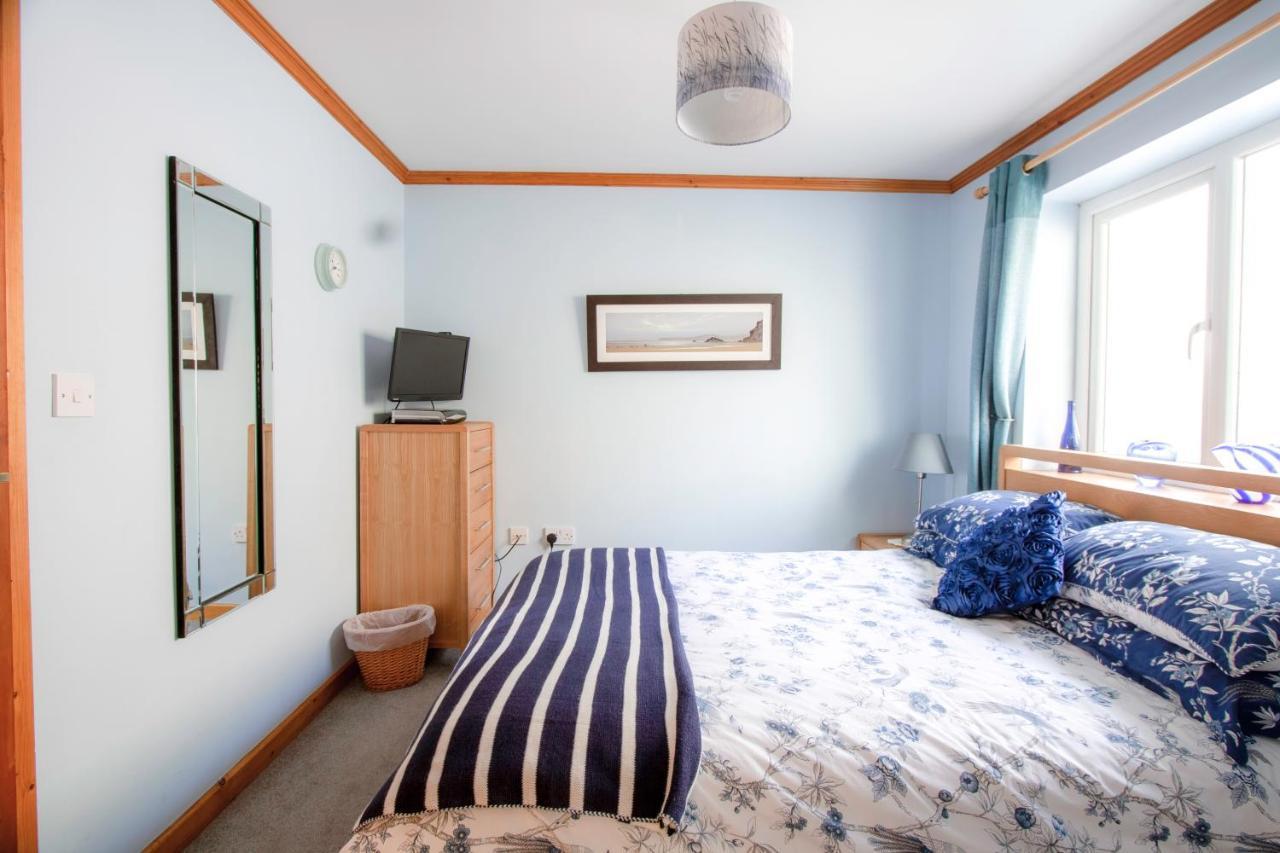래넬리 Bronllys Farm Coastal Self-Catering 아파트 외부 사진