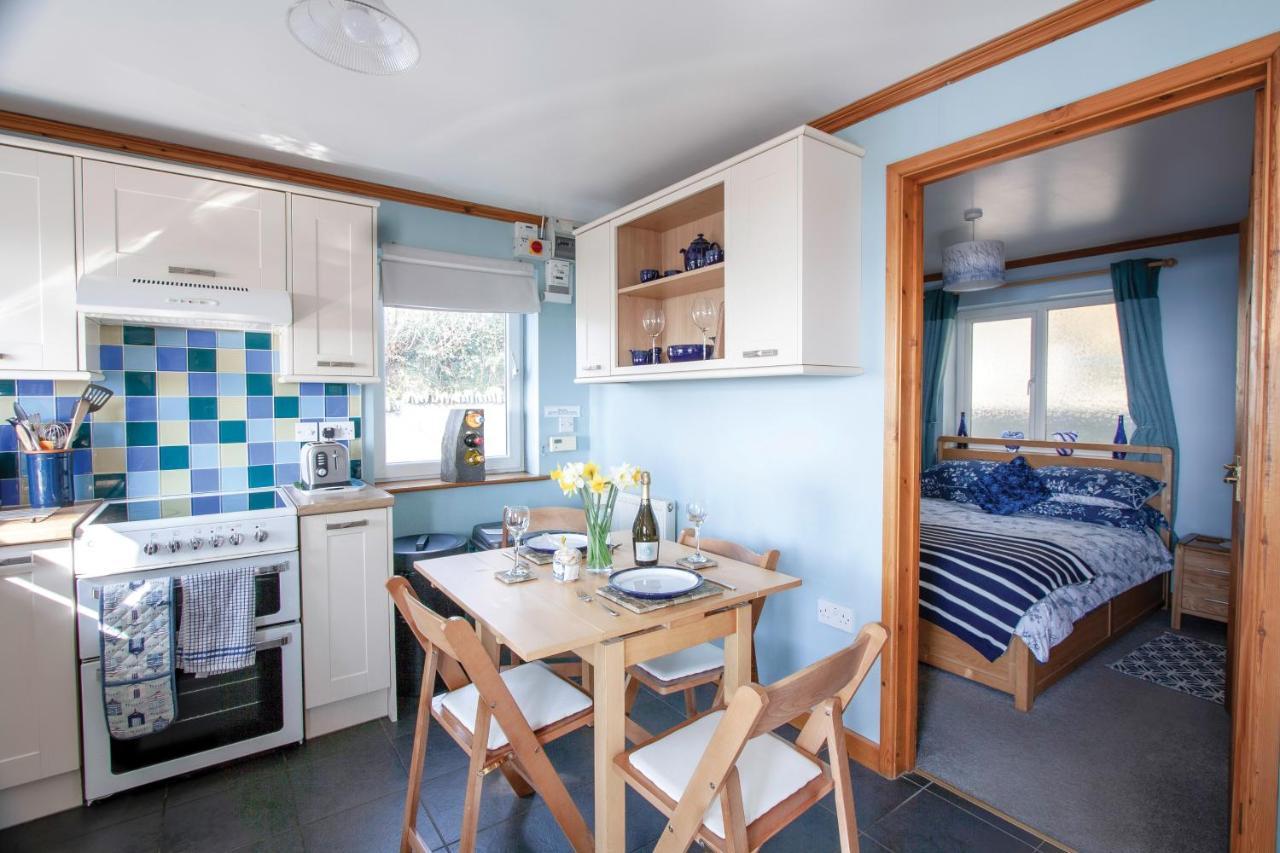 래넬리 Bronllys Farm Coastal Self-Catering 아파트 외부 사진