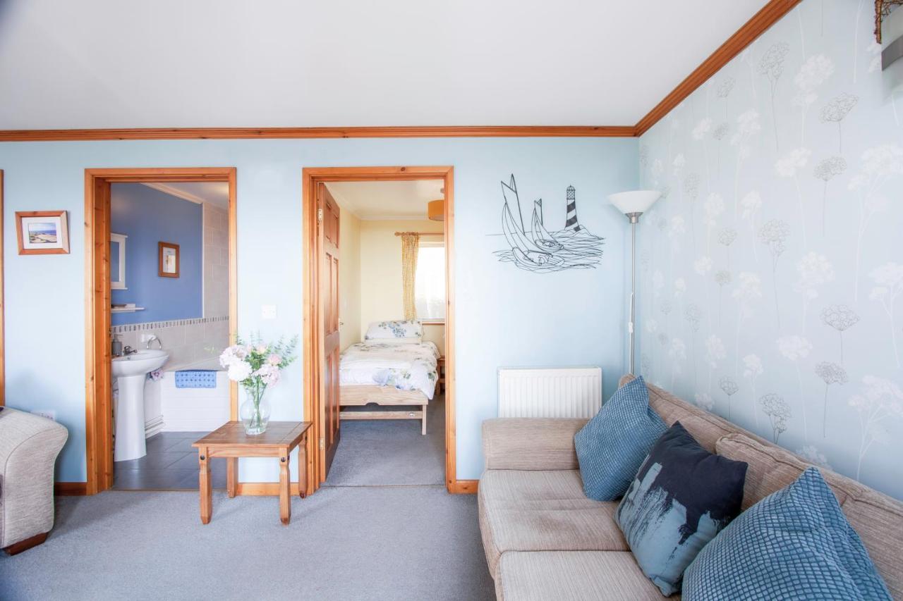 래넬리 Bronllys Farm Coastal Self-Catering 아파트 외부 사진