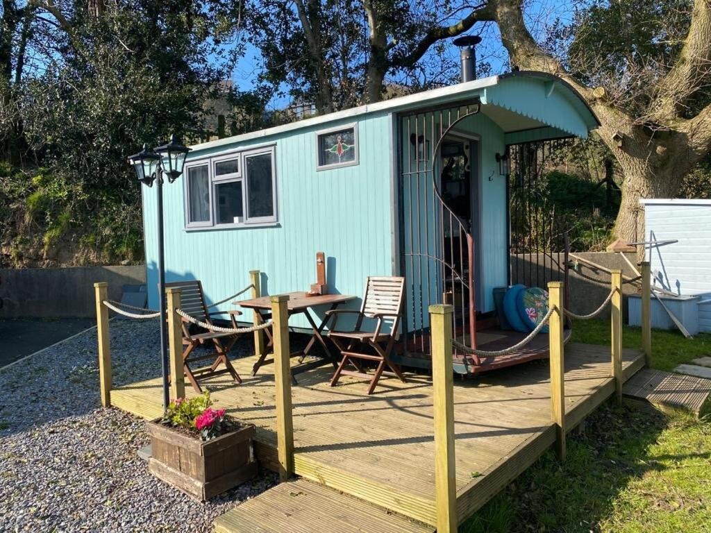 래넬리 Bronllys Farm Coastal Self-Catering 아파트 외부 사진
