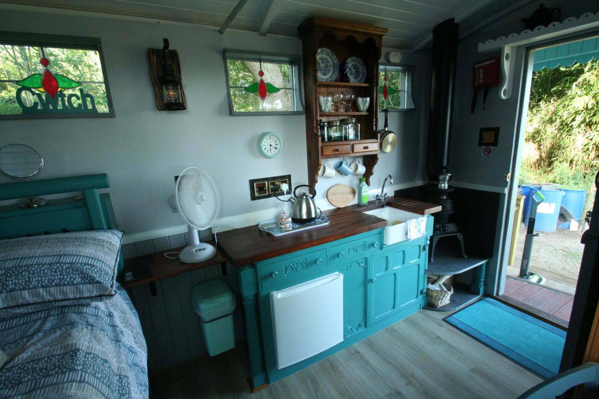 래넬리 Bronllys Farm Coastal Self-Catering 아파트 객실 사진