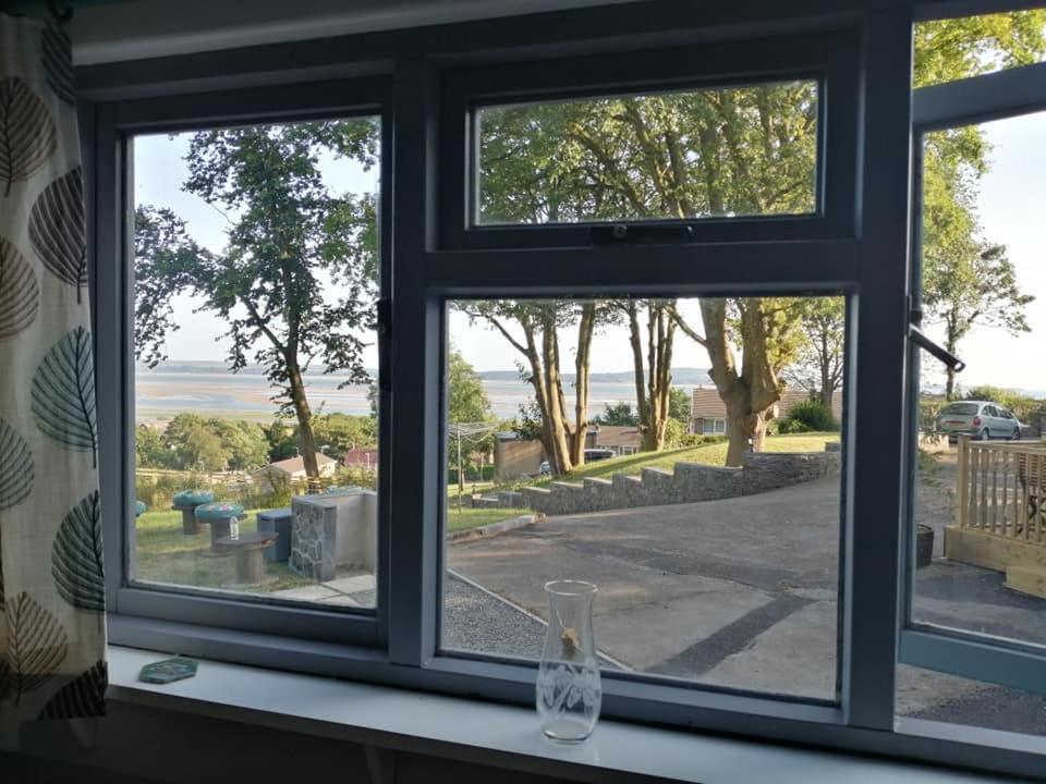 래넬리 Bronllys Farm Coastal Self-Catering 아파트 외부 사진