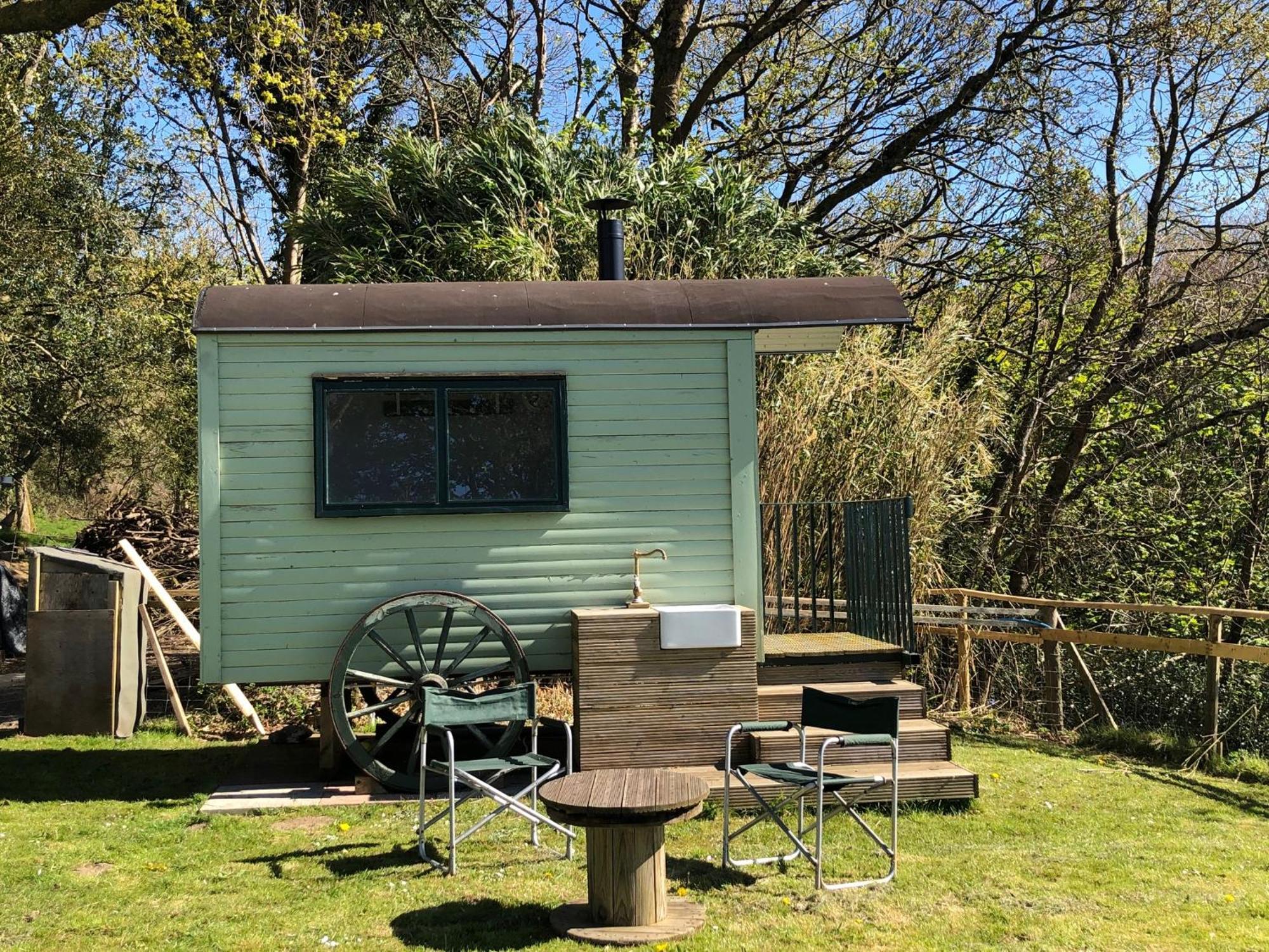 래넬리 Bronllys Farm Coastal Self-Catering 아파트 객실 사진