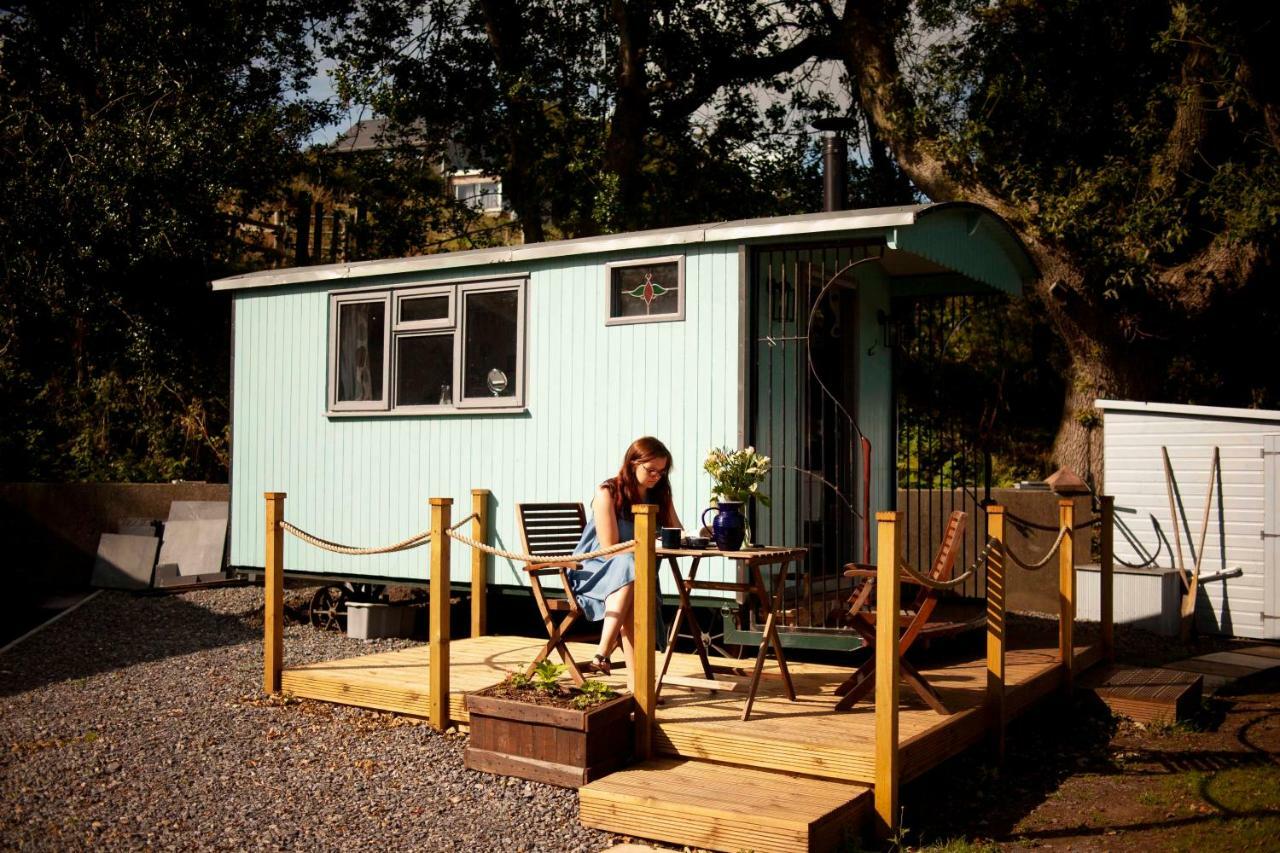 래넬리 Bronllys Farm Coastal Self-Catering 아파트 외부 사진