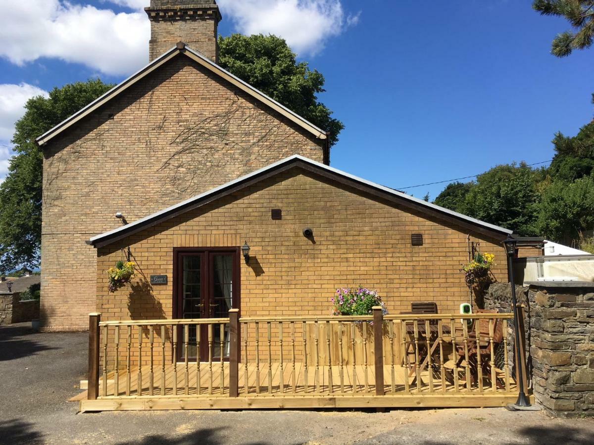 래넬리 Bronllys Farm Coastal Self-Catering 아파트 외부 사진