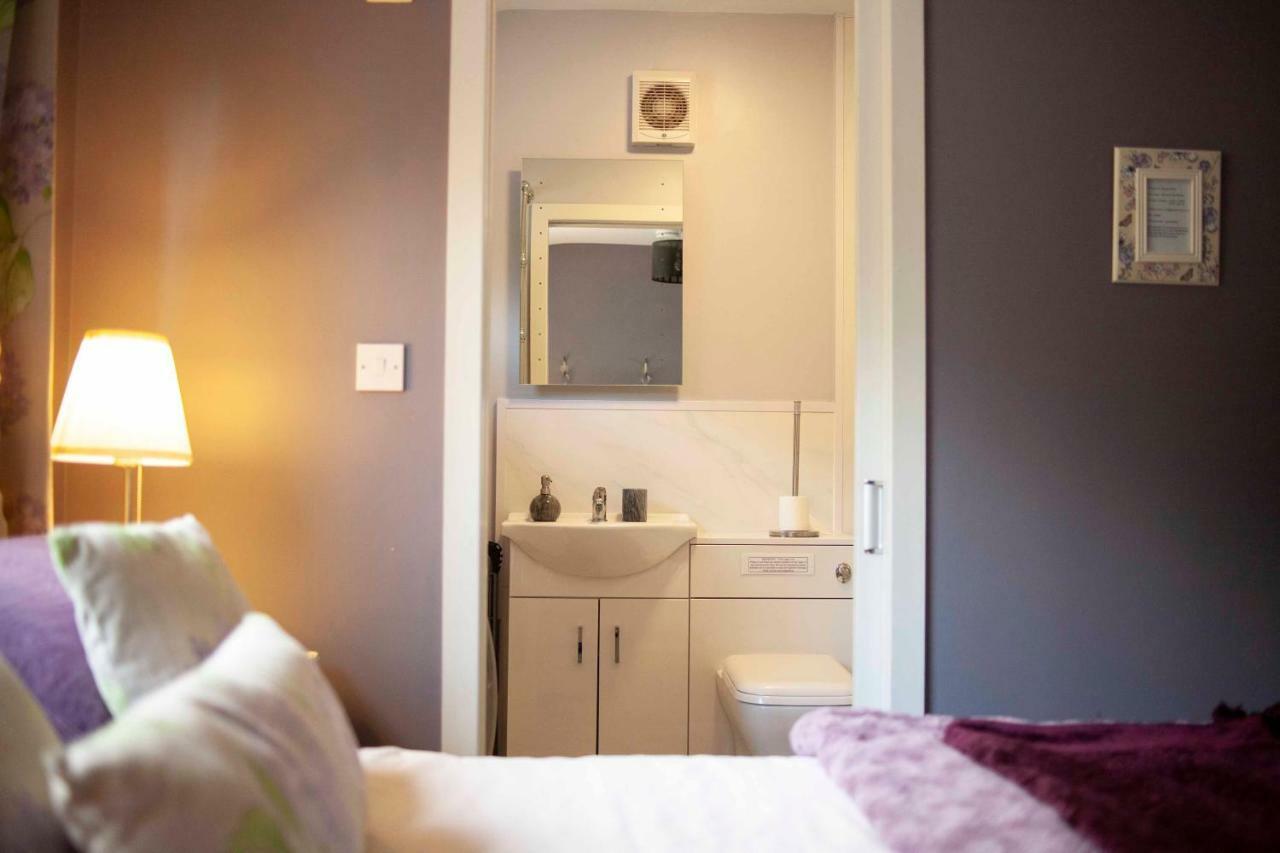 래넬리 Bronllys Farm Coastal Self-Catering 아파트 외부 사진