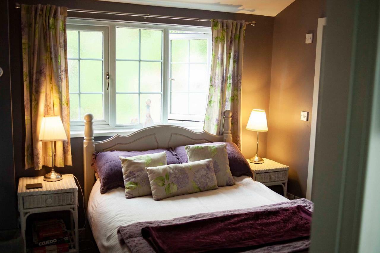 래넬리 Bronllys Farm Coastal Self-Catering 아파트 외부 사진